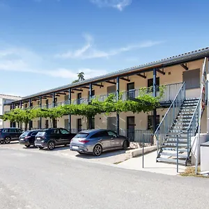 Attractive In Malauc Ne With Terrace Vakantiehuis